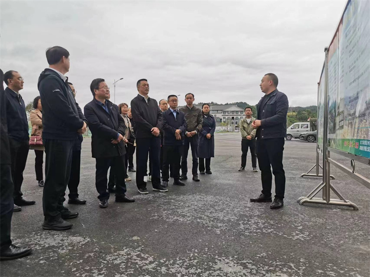 自貢市人大常委會副主任、民建自貢市委主委王孝謙一行考察四川供銷西南冷鏈物流基地